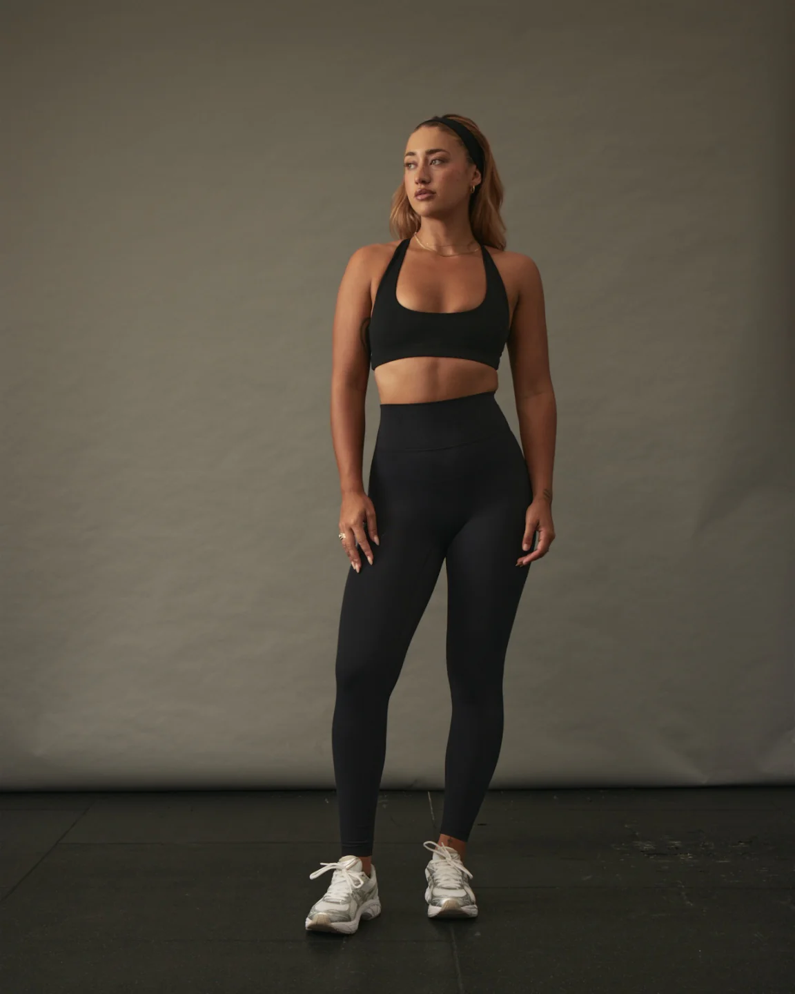 YK Move Cloud Cross Back Bra | Black - Image 3
