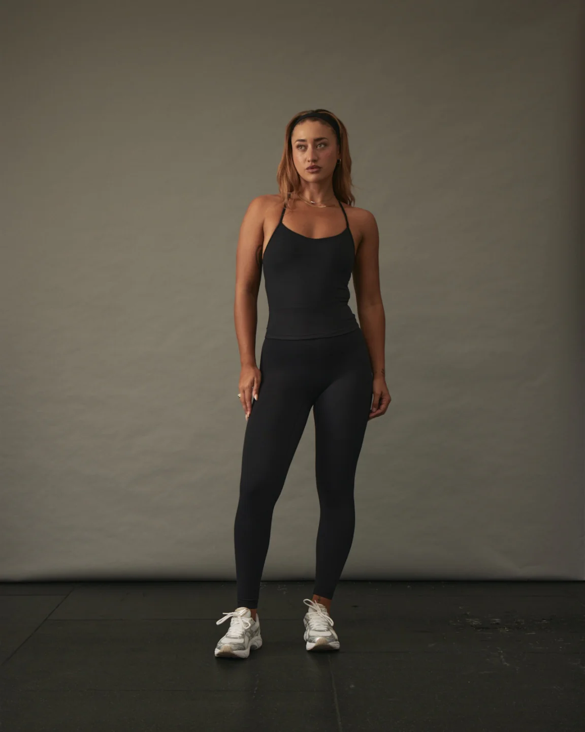 YK Move Cloud Scoop Top | Black - Image 3