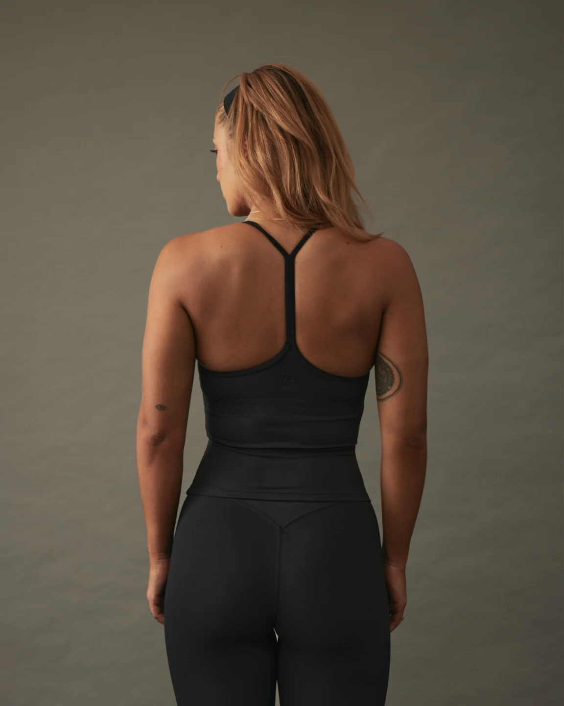 YK Move Cloud Scoop Top | Black - Image 4