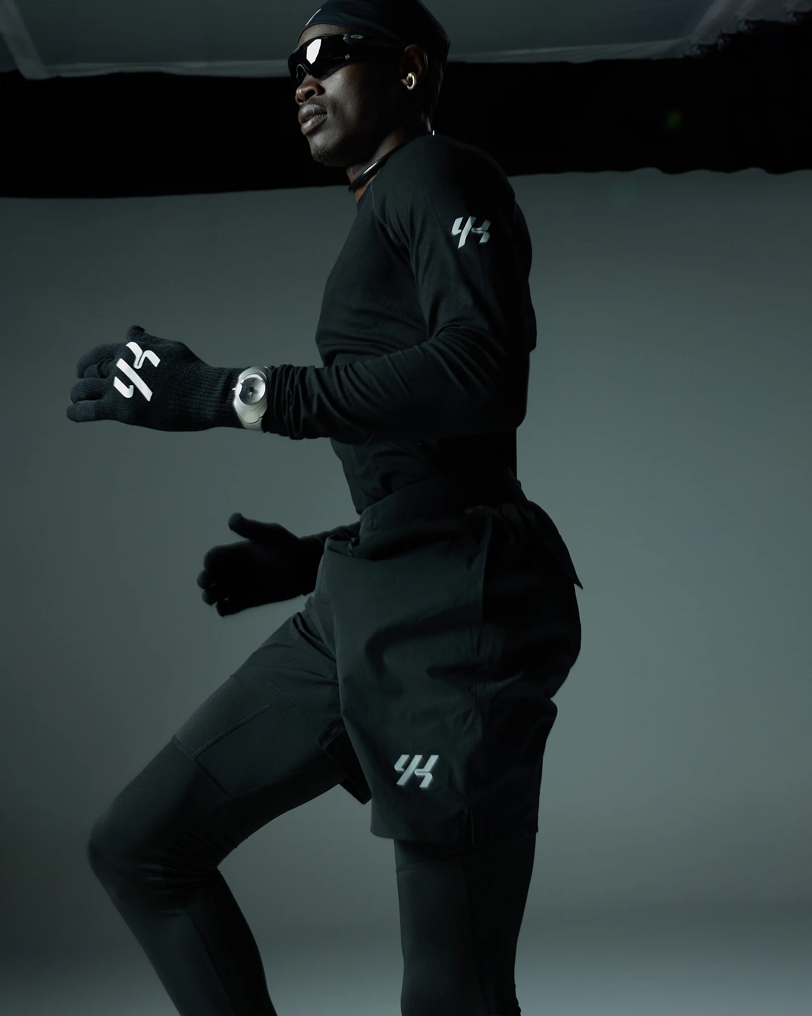 YK Move Running Gloves | Black - Image 3