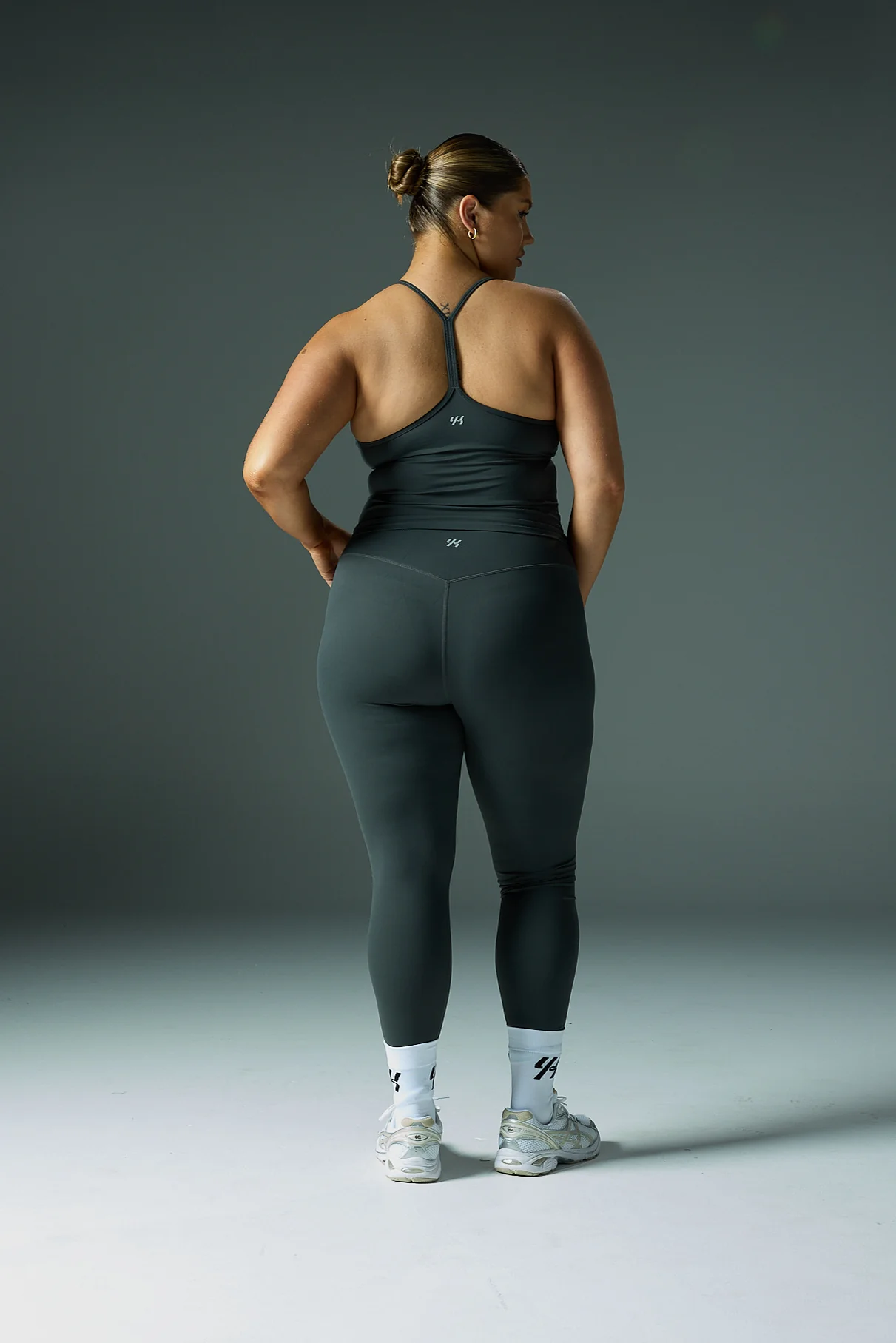 YK Move Sculpt 26" Leggings | Charcoal - Image 6